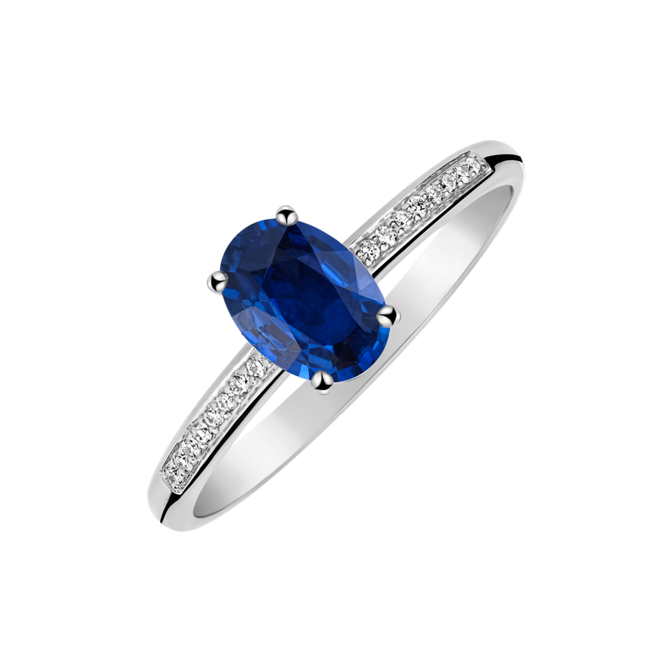 Diamond ring with Sapphire Pauliene