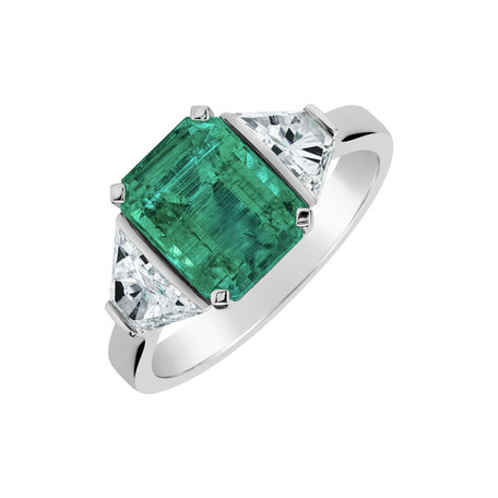 Diamond ring with Emerald Rainforest Tresure