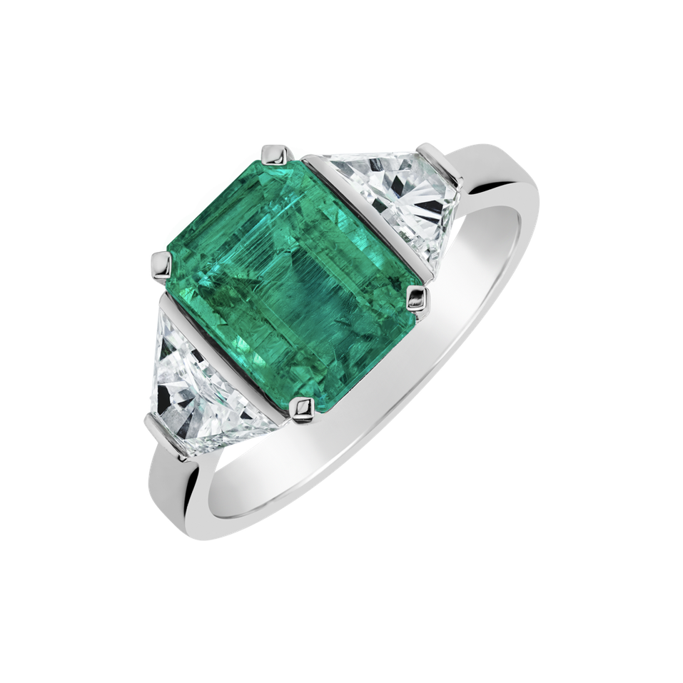 Diamond ring with Emerald Rainforest Tresure