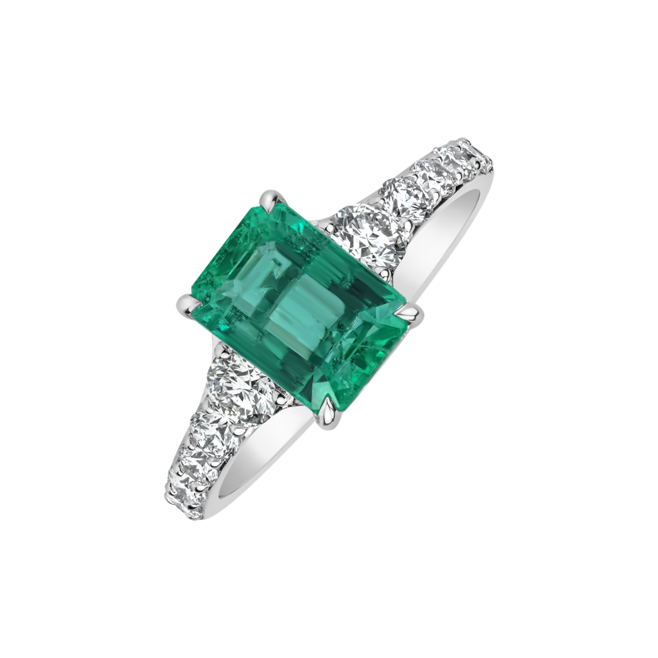 Diamond ring with Emerald Majestic Imagination