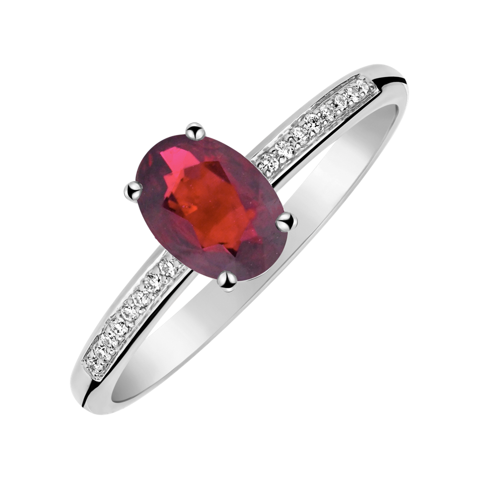 Diamond ring with Ruby Lauriene