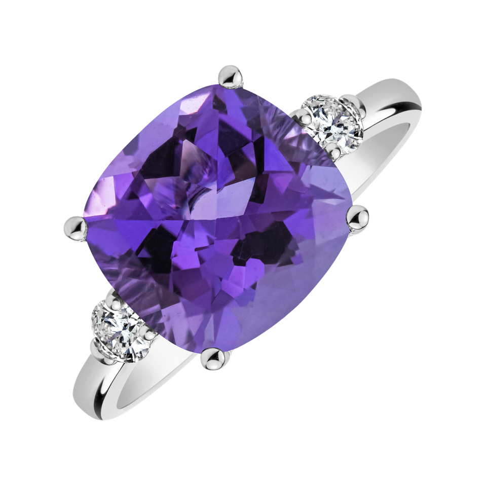 Diamond ring with Amethyst The Countess