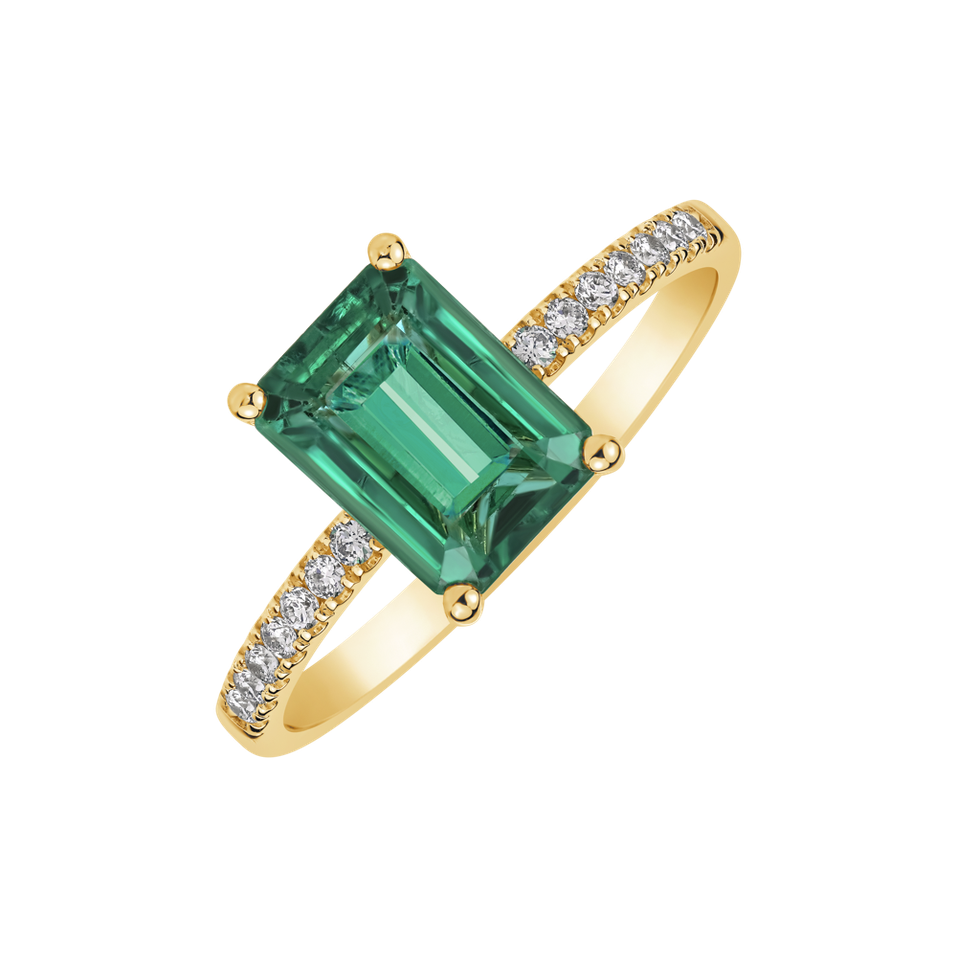 Diamond ring with Emerald Carlotta