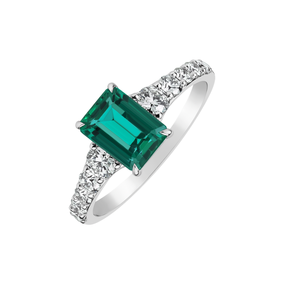 Diamond ring with Emerald Majestic Imagination