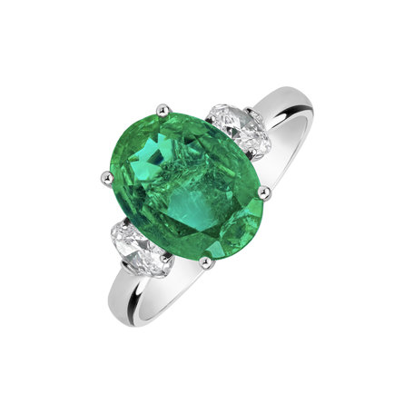 Diamond ring with Emerald The Marvelous