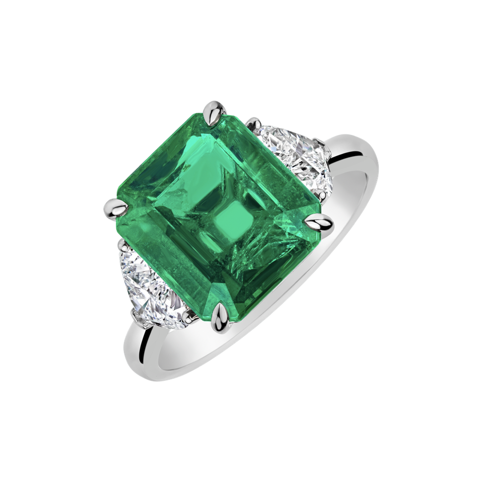 Diamond ring with Emerald Egbert