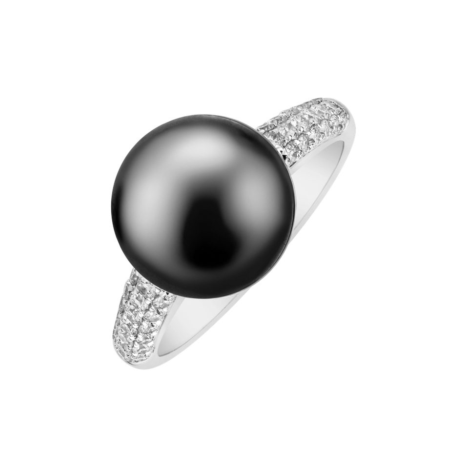 Diamond ring with Pearl Veneris