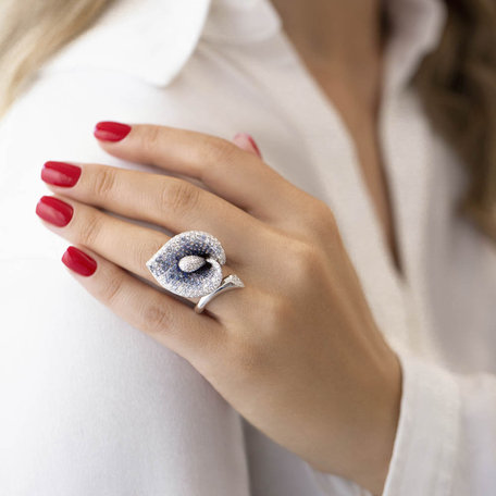 Diamond ring with Sapphire Ice Lily