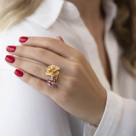 Ring with brown and white diamonds, Enamel and Ruby Princess Rose