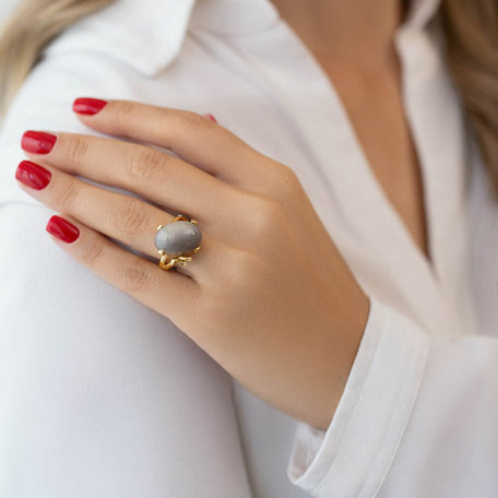 Ring with Moonstone and diamonds Romantic Desire