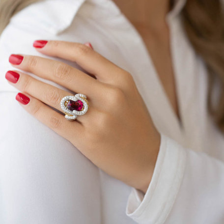 Ring with brown and white diamonds and Tourmalíne Venus Charm