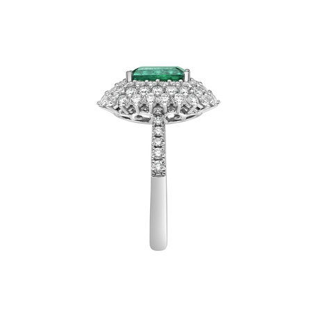 Diamond ring with Emerald Wonder Princess